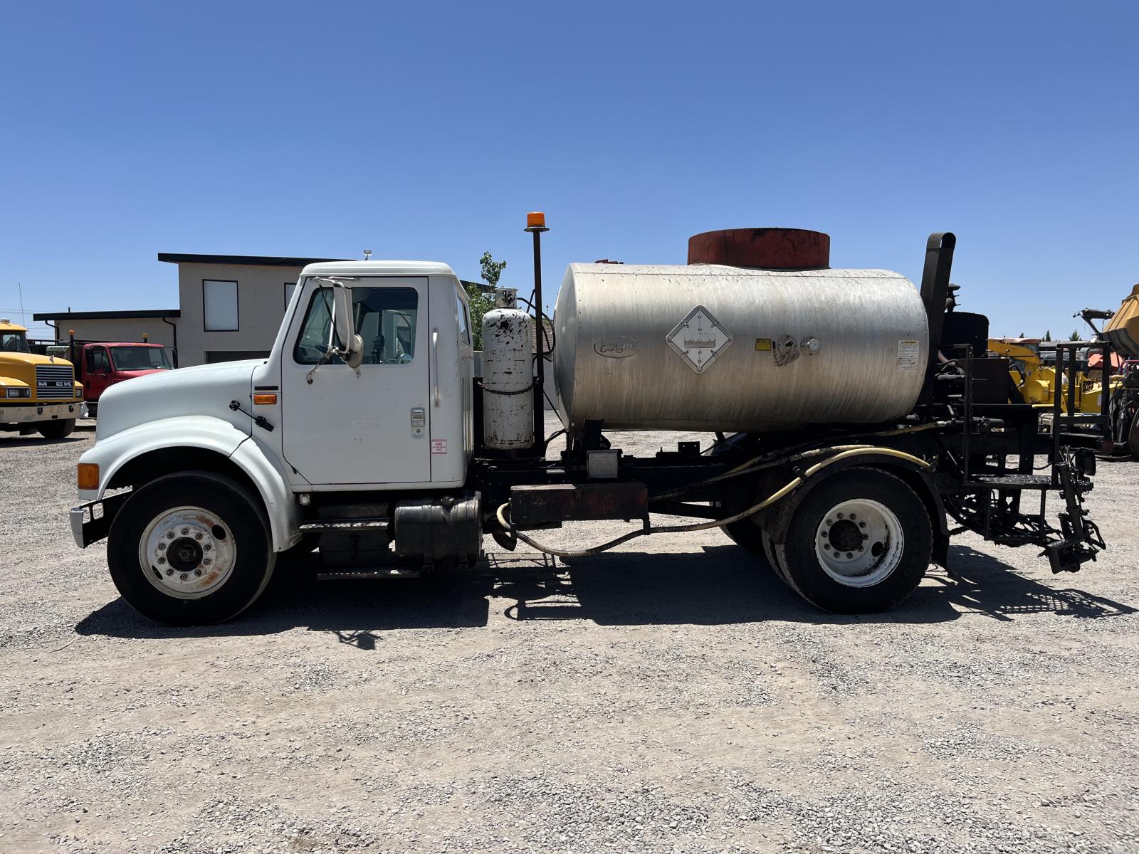 CAMION PETROLIZADOR ETNYRE MU10TRK